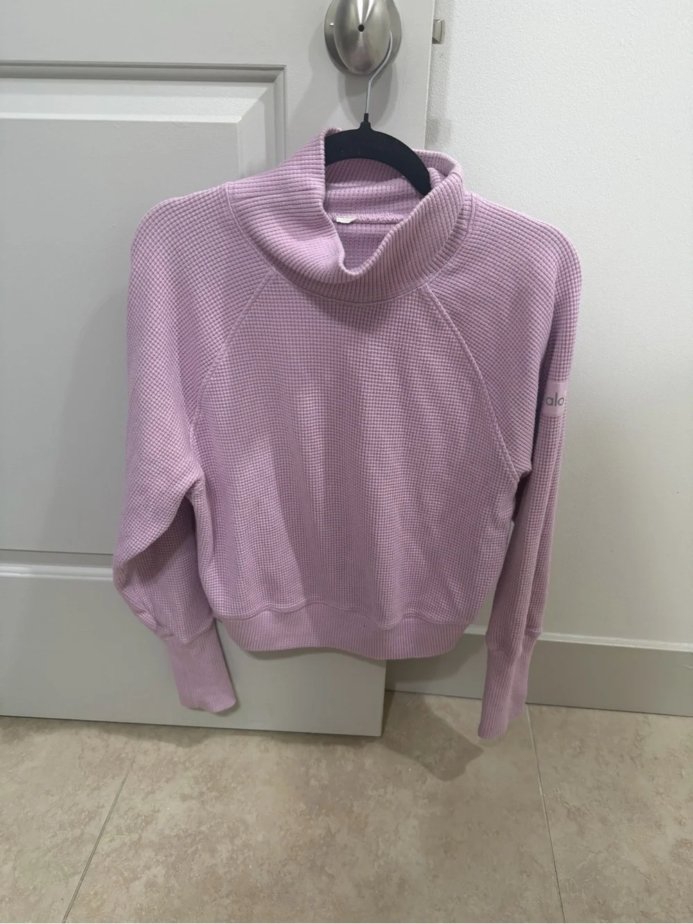 Alo Yoga Small Pink Waffle Weekend Escape Mockneck Sweatshirt. 💕⚡️